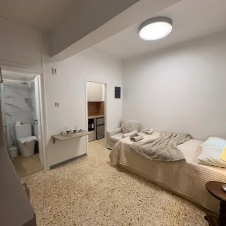 Flisvos Marina Garden Apartment
